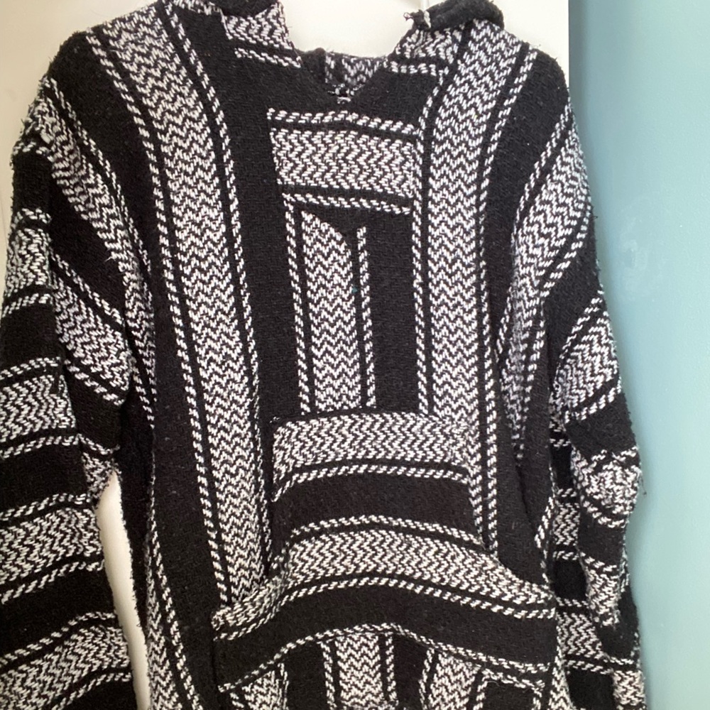 comfy drug rug sweatshirt! size medium